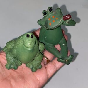 Charmings Set Green Frog Figurines